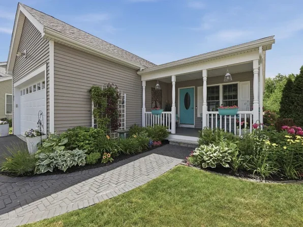 47 Hyde Park Cir #47, Uxbridge, MA 01569