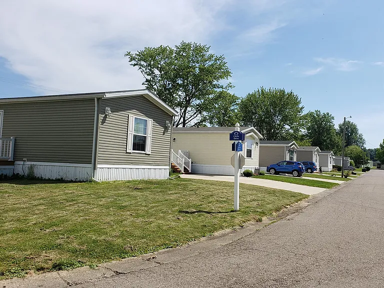 11563 Back Massillon Rd — Photo 3