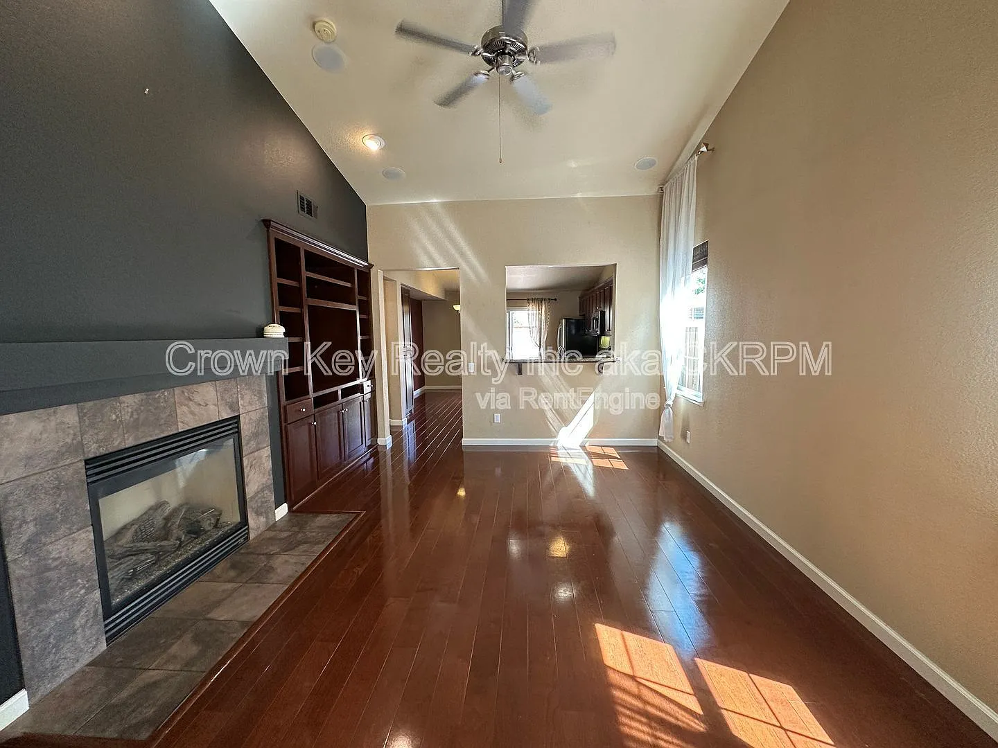 3 bed, 2.0 bath, 1306 sqft, $2,600 — Photo 2