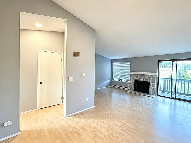 1313 W James St #11 — Photo 3