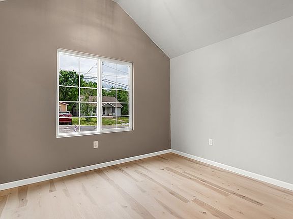 Dining/bonus room