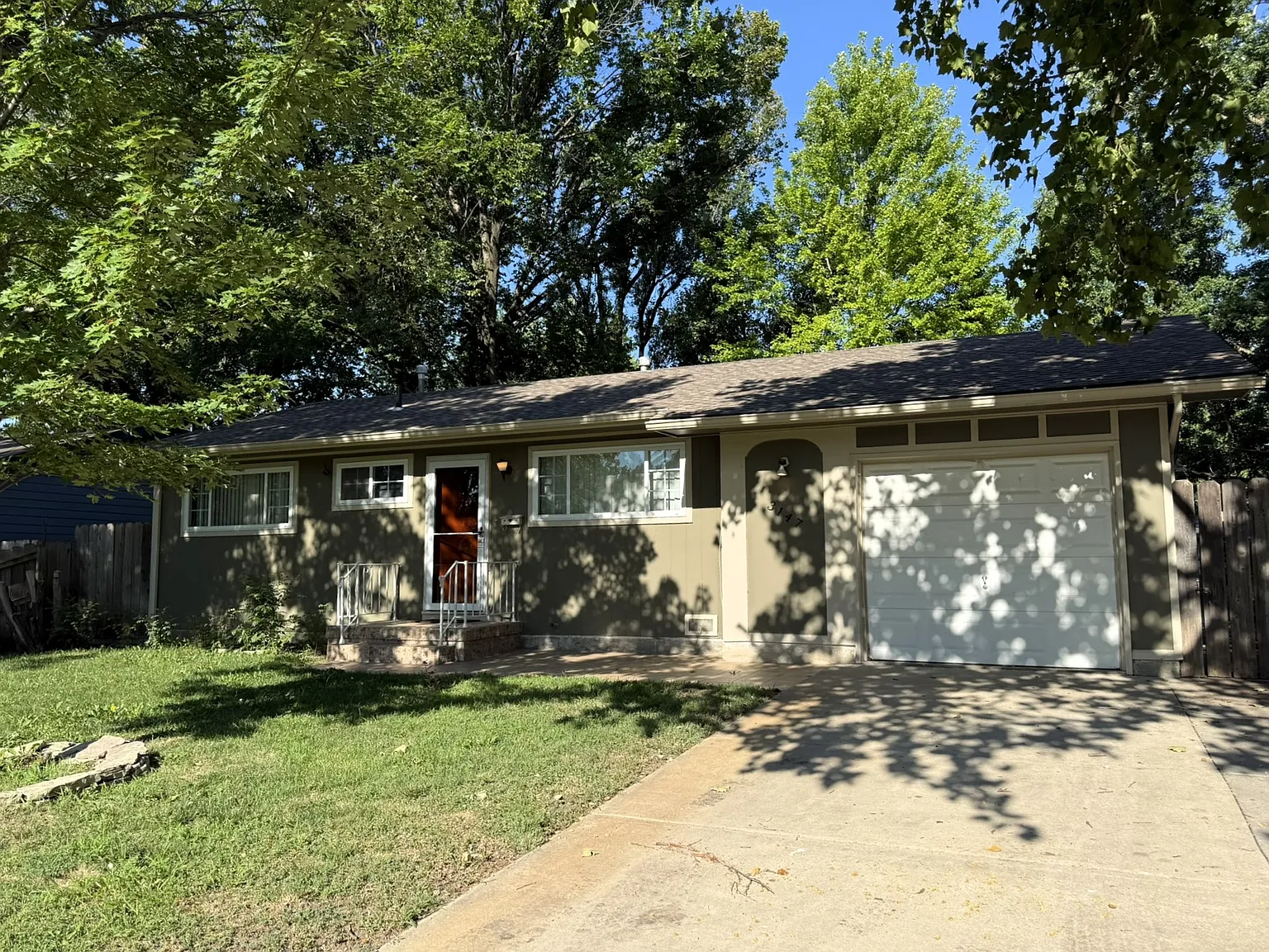 4 bed, 1228 sqft, $1,550 — Photo 2