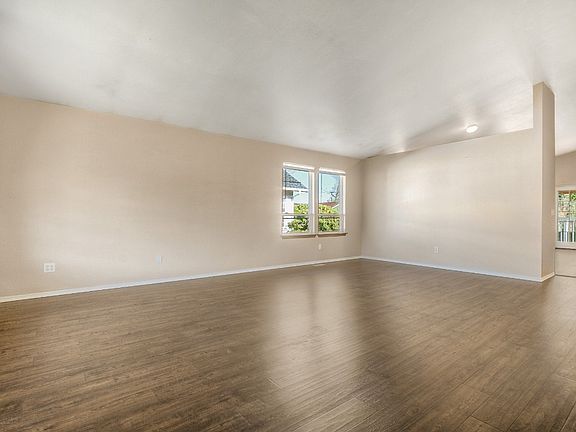 3rd image of 1028 Algona Blvd N