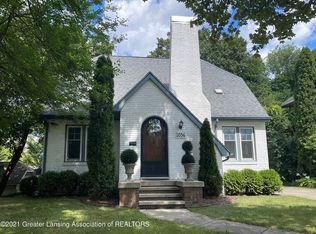 1036 Chesterfield Pkwy, East Lansing, MI 48823