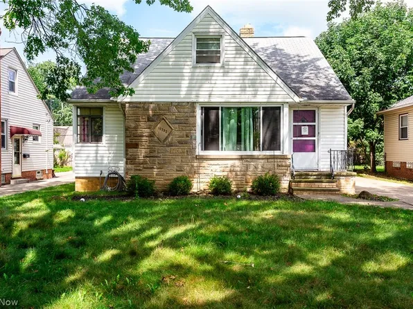 10252 Greenheath Dr, Parma Heights, OH 44130