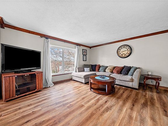 5th image of 944 Broglie Dr