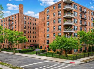 100 Colfax Ave APT 2T, Staten Island, NY 10306