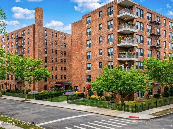 100 Colfax Ave APT 2T, Staten Island, NY 10306
