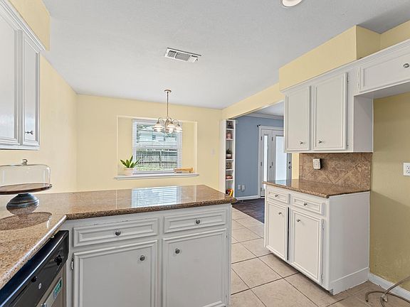 4th image of 427 Whitecap Dr