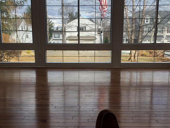 3rd image of 48 Ruthland Ave
