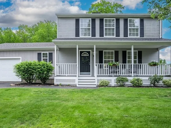 24 Scott Hollow Dr, Holyoke, MA 01040