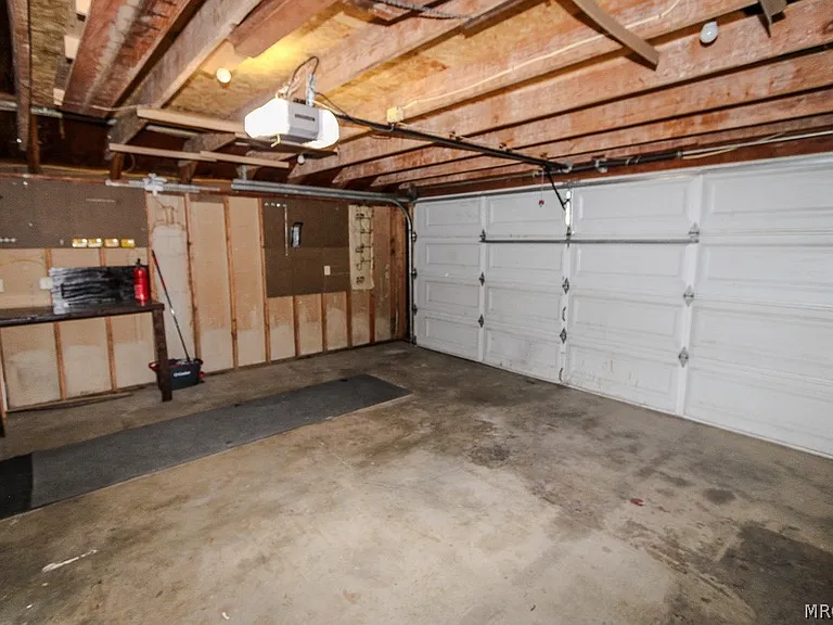 541 Spruce Ln — Photo 17