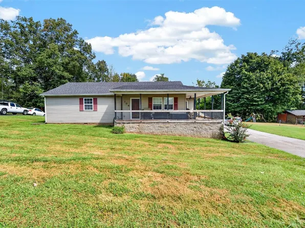 104 Bluegrass Dr, Scottsville, KY 42164
