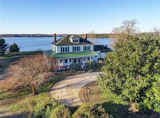 696 Point Anne Dr, Hartfield, VA 23071