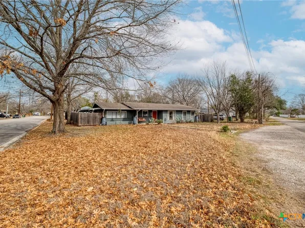 1233 Orange St, Lockhart, TX 78644