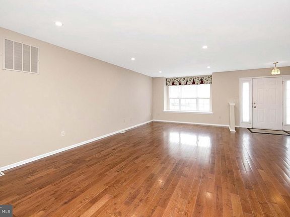 5th image of 302 Allens Ln