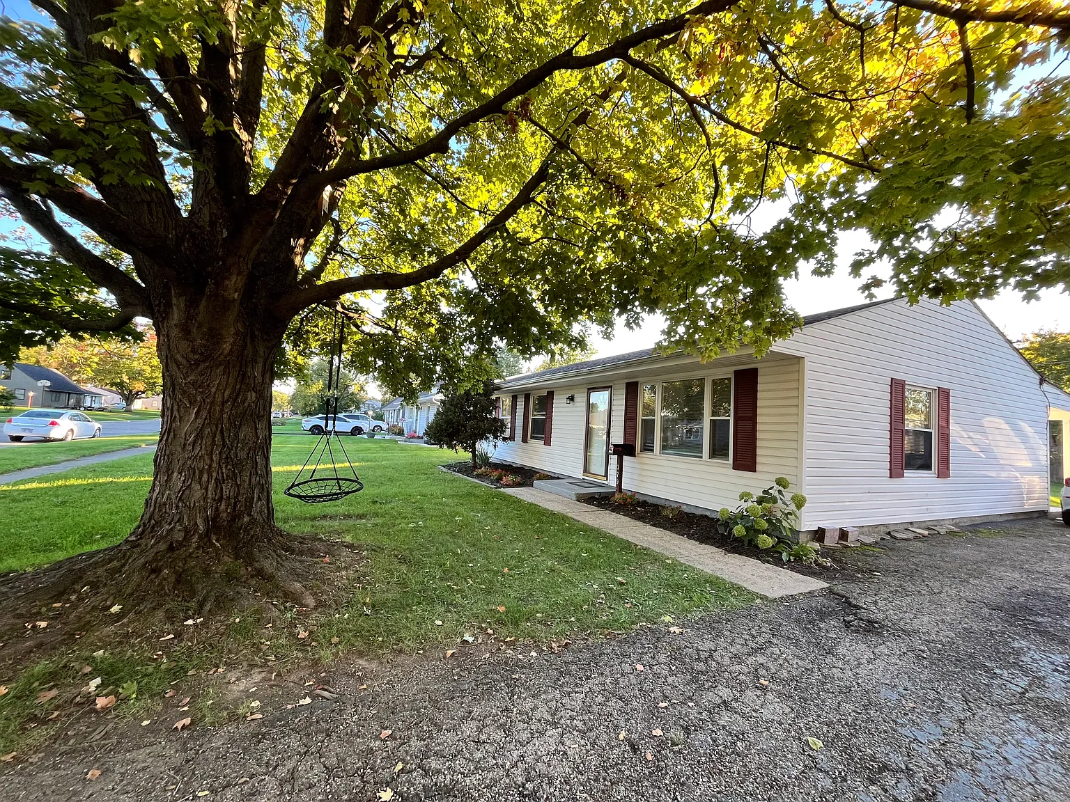 3 bed, 1.5 bath, 1107 sqft, $1,800 — Photo 2