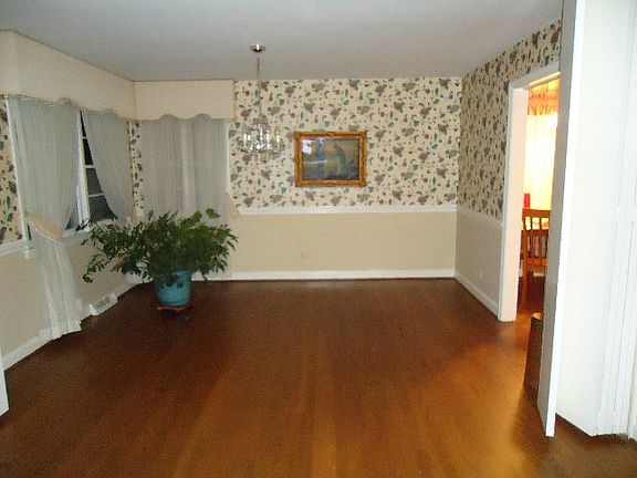 3rd image of 211 Crosland Ave