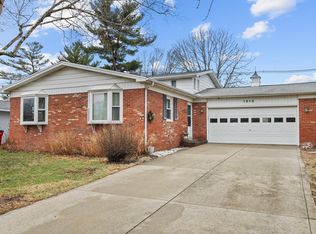 1015 Hollycrest Dr, Champaign, IL 61821