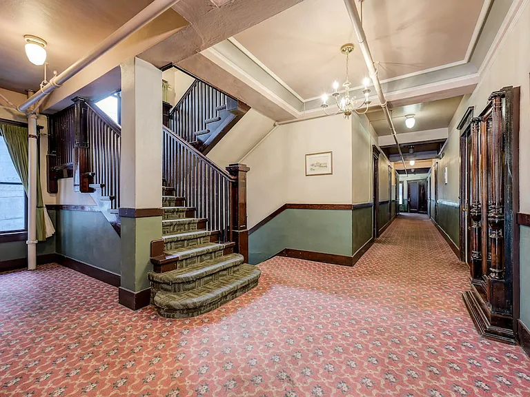 Virginian Apartments — Photo 34