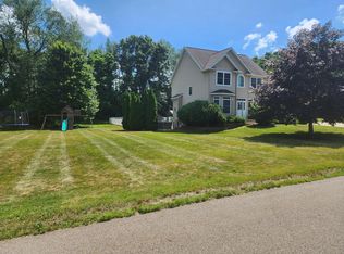 8270 Robins Ln, Battle Creek, MI 49014
