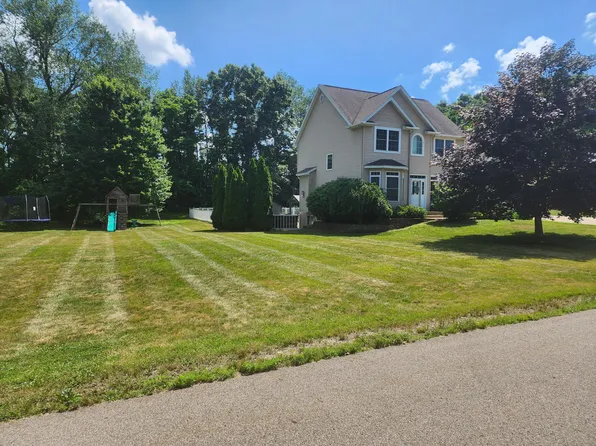 8270 Robins Ln, Battle Creek, MI 49014