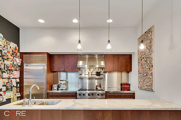 Rented by CORE | media 37