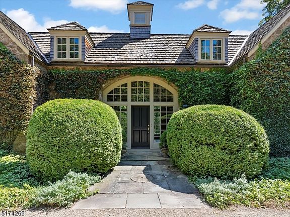 2nd image of 30 Peachcroft Dr