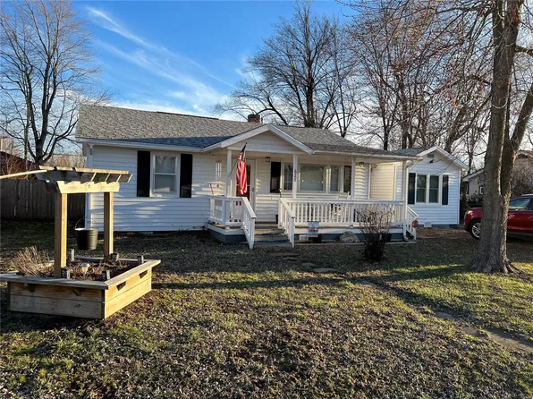 621 E National Ave, Richland, MO 65556