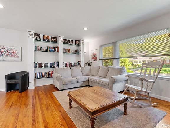 5th image of 842 Fiske Street