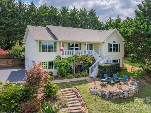 27 Worthington Ln, Weaverville, NC 28787