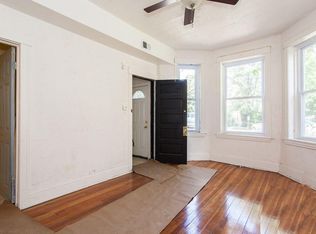2963 W Nelson St #1, Chicago, IL 60618
