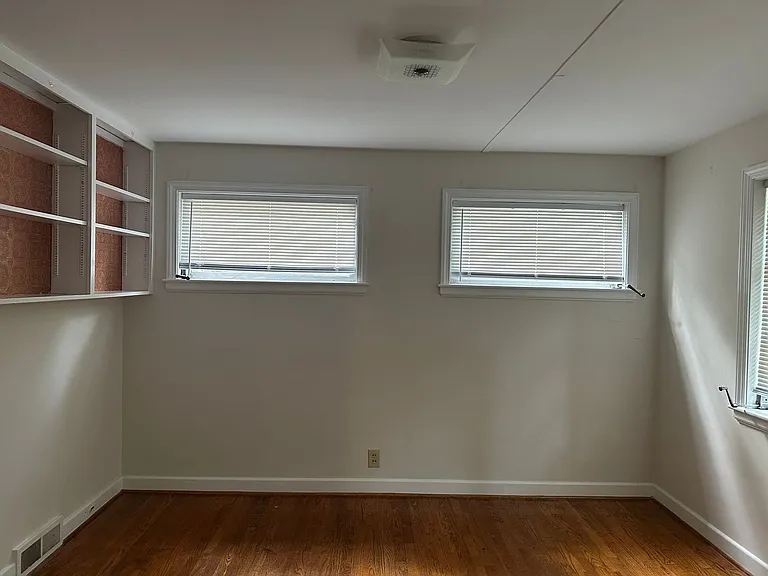 1115 Woodburn Rd — Photo 6