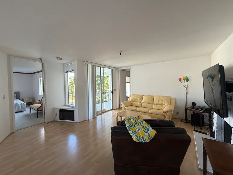 1943 Mount Vernon Ct #202 — Photo 8