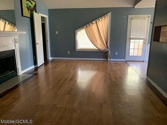 4th image of 1901 Ranch House Dr