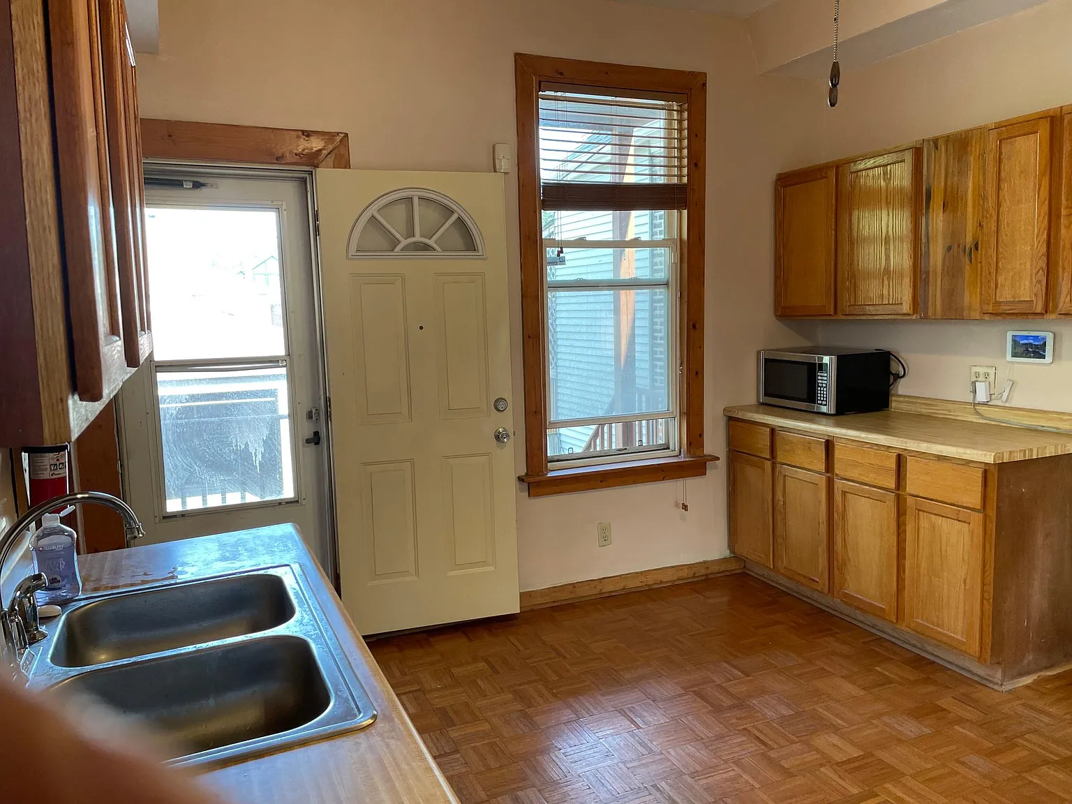3 bed, 1400 sqft, $2,200 — Photo 4