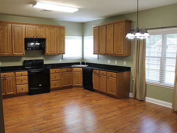 Dining to Kitchen