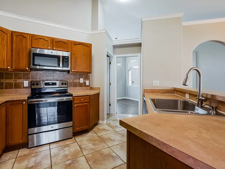 2609 Athens Dr — Photo 7