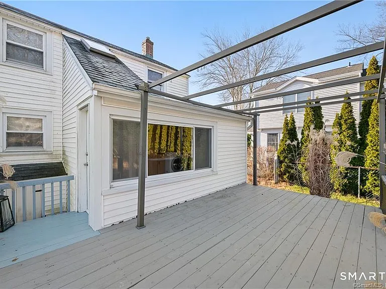 121 Shore Rd — Photo 28