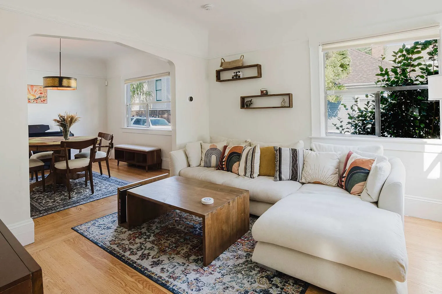 1 bed, 1.0 bath, 710 sqft, $4,652 — Photo 2