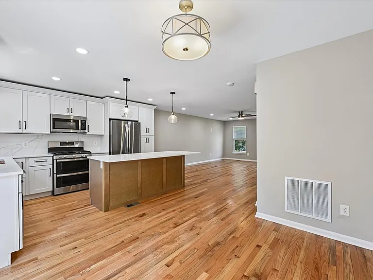 6153 Les Dorson Ln — Photo 2