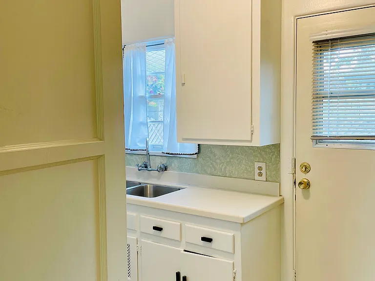 4851 Brighton Ave #D — Photo 11