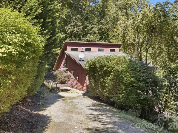 621 Trout Cove Rd, Waynesville, NC 28785