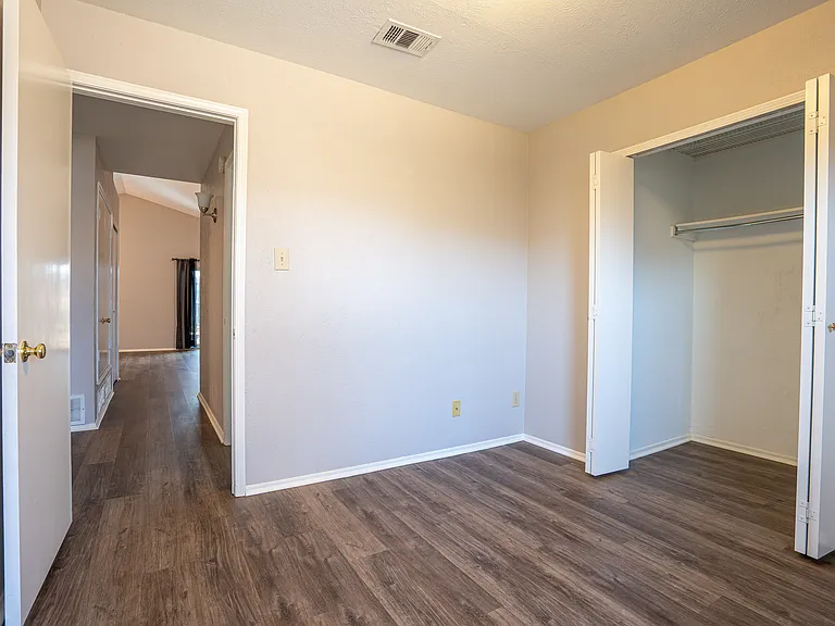 2911 Forest Creek Dr — Photo 27