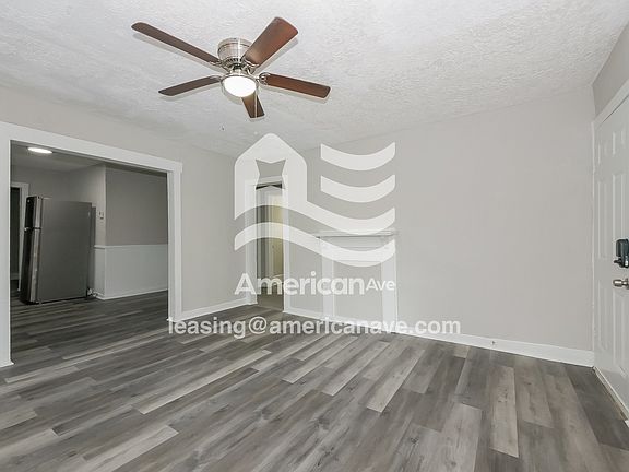 1238761_003_wm_-_living_room_13059228.jpg