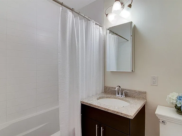 227 Columbus Dr #204B — Photo 8