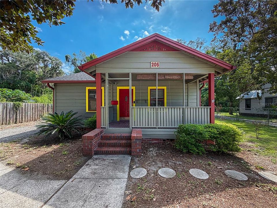 1st image of 205 NE 9TH STREET