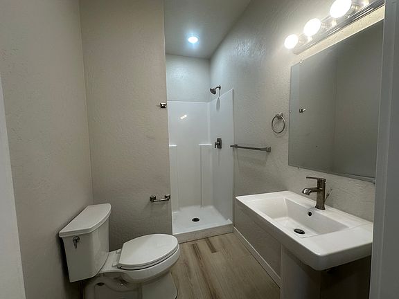 5th image of 910 Main Ave #3