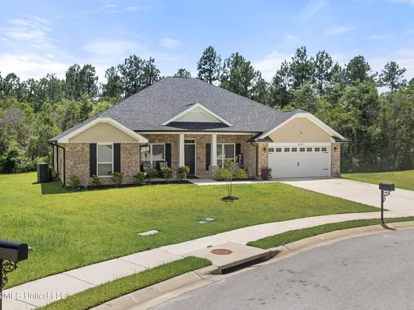 6285 Emerald Lake Dr, Biloxi, MS 39532