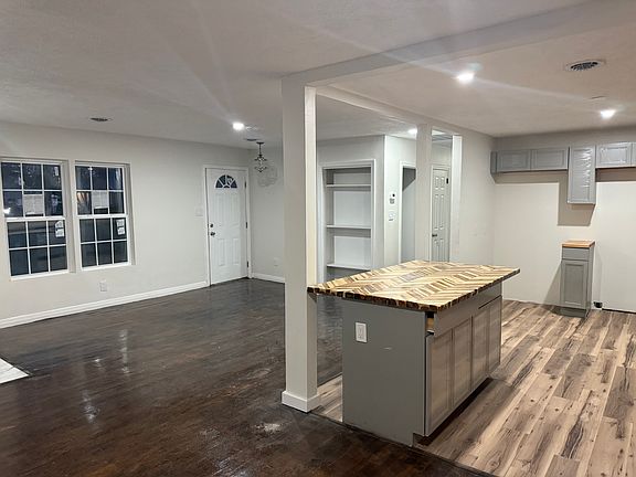 5th image of 723 Walnut St